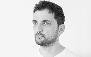 Portrait: Angelos Tzortzinis | © Vasso Balou Portrait: Angelos Tzortzinis