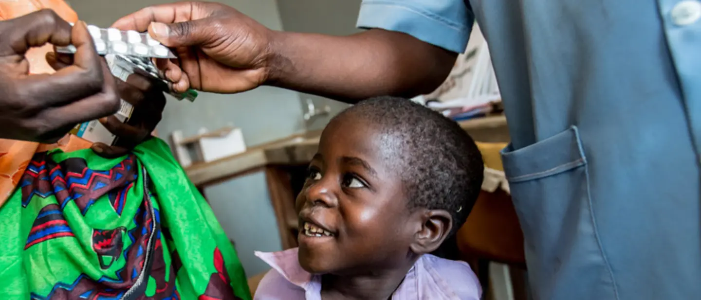 HIV/Aids: Logenzo erhalt lebensverlängernde Medikamente | © UNICEF/UNI201842/Schermbrucke HIV/Aids: Logenzo erhalt lebensverlängernde Medikamente