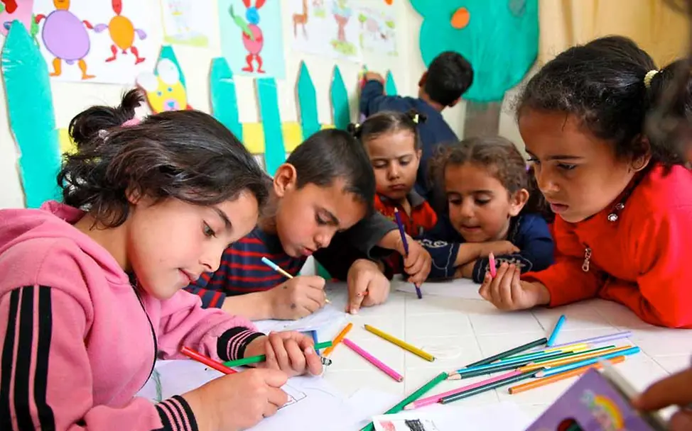 Lernen in UNICEF-Zeltschulen Lernen in UNICEF-Zeltschulen