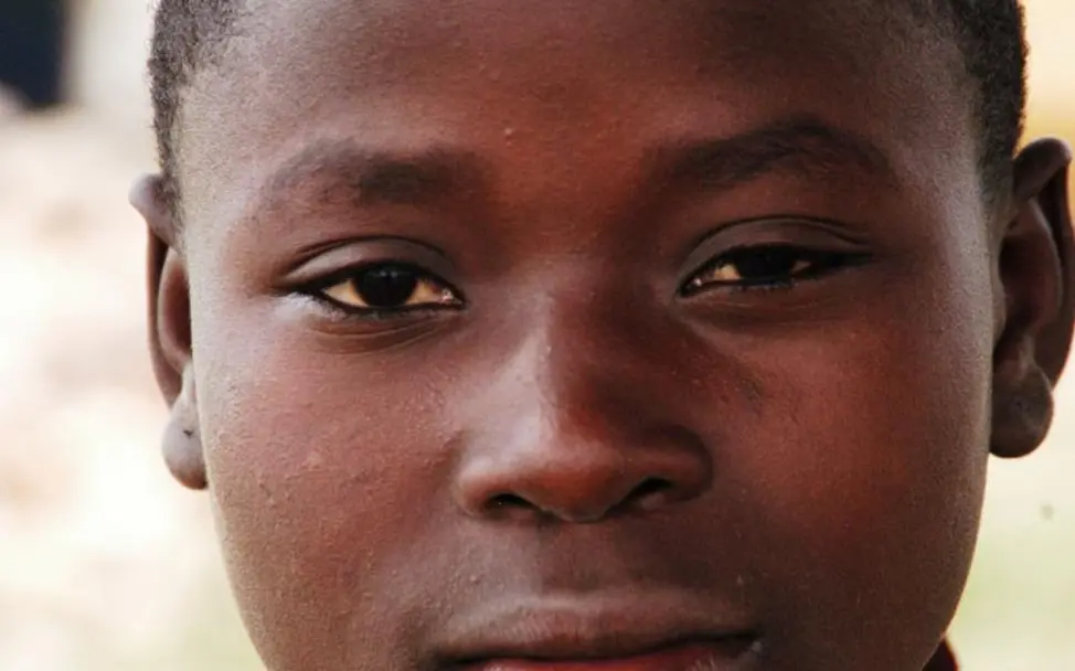 Die Familie unterstützen Burundi: Michelin arbeitet auf der Straße