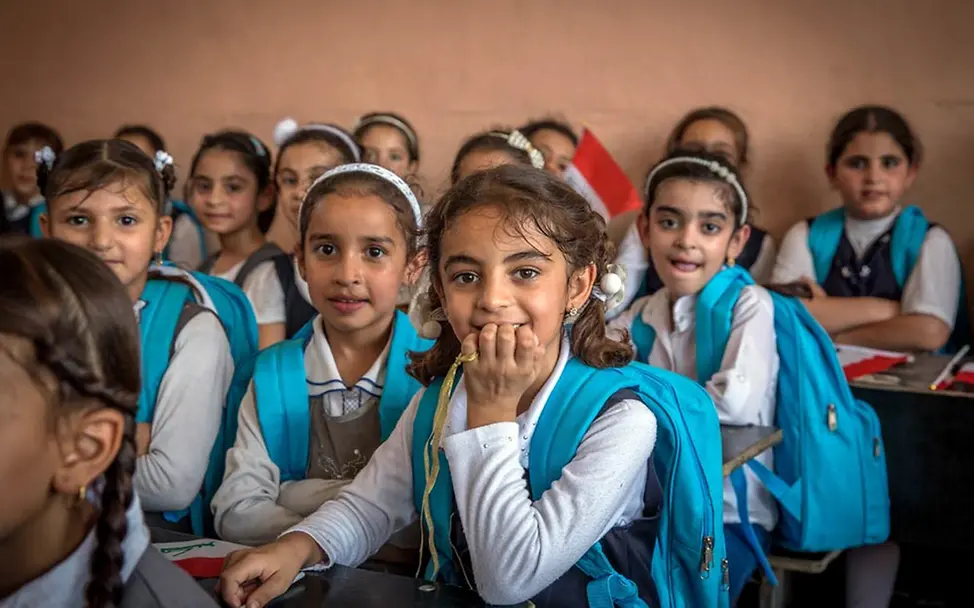 Bildung: Immer mehr Schulen im Irak eröffnen wieder | © UNICEF/Anmar Diese Schulkinder freuen sich, wieder zur Schule gehen zu können.