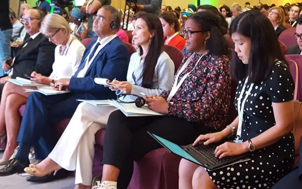 Das Publikum schenkt den Jugendlichen ihre Aufmerksamkeit. | © privat GFMD: Publikum hört aufmerksam zu.