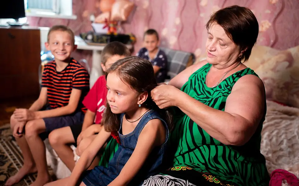 Diese Familie konnte dank UNICEF ein neues Zuhause in Odessa finden | © UNICEF/Amamdjan Kinder im Ukraine-Krieg: UNICEF unterstützt durch den Angriffskrieg in Not geratene Kinder in der Ukraine & in Zufluchtsländern.