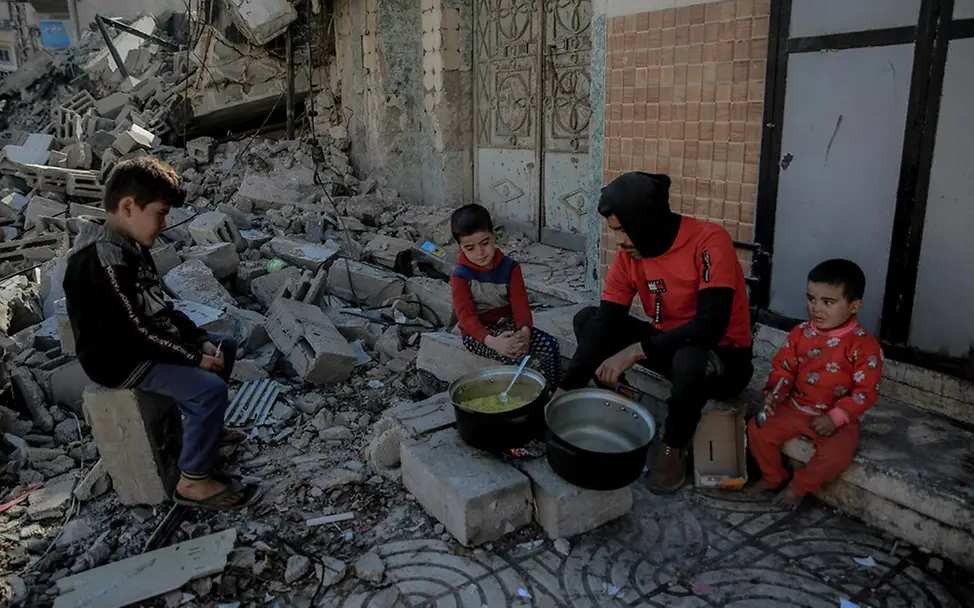 Die Kinder sind gefangen in einem Kreislauf des Leidens | UNICEF/Al-Qattaa Hunger in Gaza