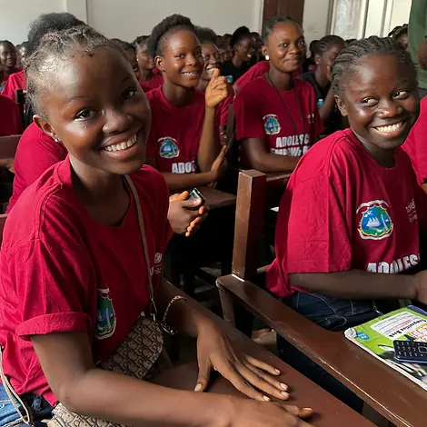 © UNICEF/Bücker Mädchen in der Schule lächelt in die Kamera