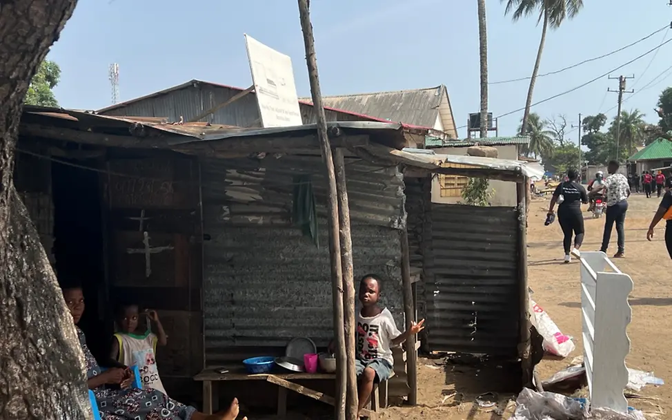 In West Point und New Kru Town wachsen Kinder und Jugendliche in großer Armut auf | © UNICEF/Bücker In West Point und New Kru Town wachsen Kinder und Jugendliche in großer Armut auf.