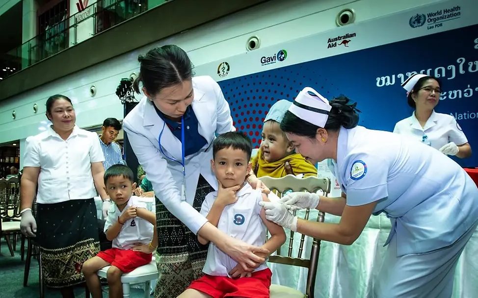 Masern: Ein Kind in Laos wird geimpft | © UNICEF/Phiennachit Masern gefährlich: Ein Kind in Laos wird geimpft, damit es sich nicht ansteckt.