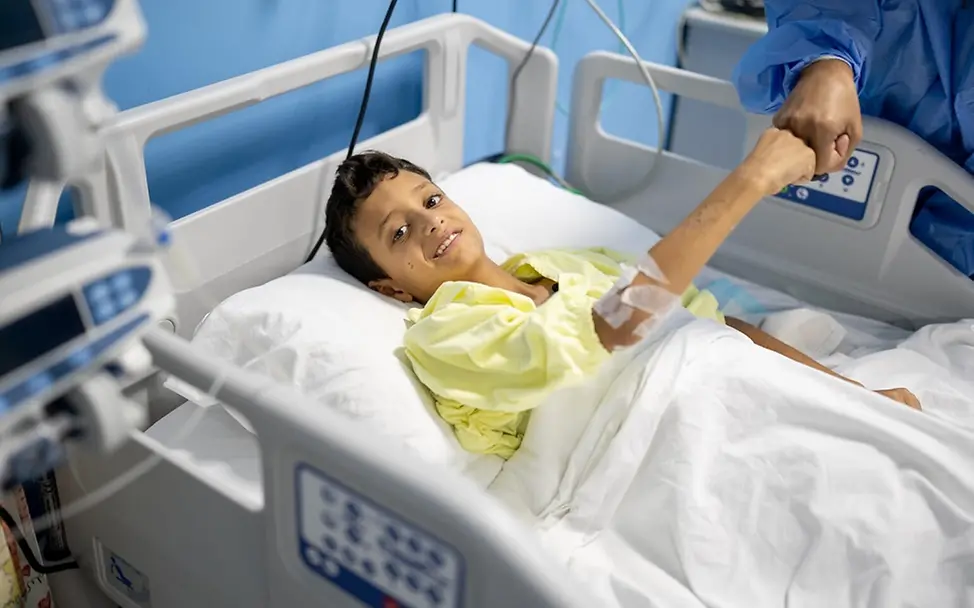 Libanon Kinder: Ein verletzter Junge liegt im Krankenhaus | © UNICEF/Choufany Libanon Kinder: Ein verletzter Junge liegt im Krankenhaus