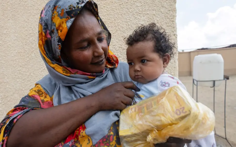 Hungerkrise im Sudan | © UNICEF/Elfatih Sudan: Mutter hält ihr Kind