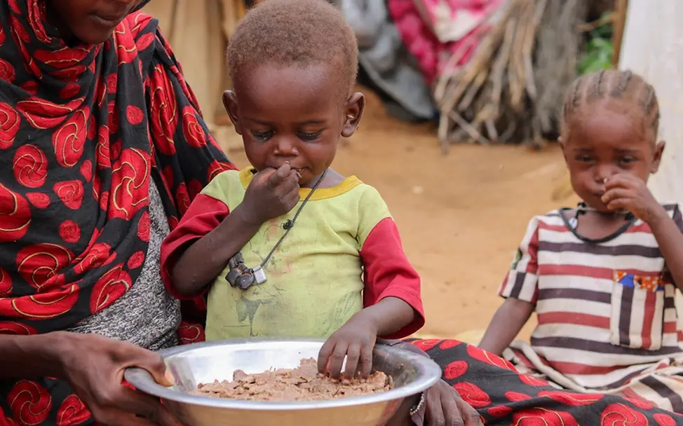 Tausende Familien in Al-Faschir wissen nicht, wie sie ihre Kinder ernähren sollen. | © UNICEF Sudan News: Tausende Familien in Al-Faschir wissen nicht, wie sie ihre Kinder ernähren sollen.