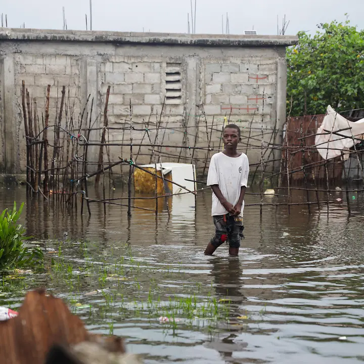 Überschwemmungen in Haiti | UNICEF/Noel Hurrikan Melissa: Ein Kind läuft durch überflutete Straßen