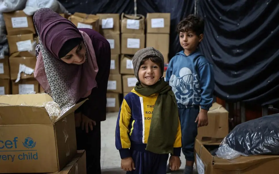 Regelmäßige Spenden sorgen dafür, dass Kinder Hilfe bekommen.| © UNICEF/Ba UNICEF-Patenschaft: Kinder bekommen Winterhilfe