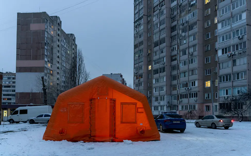 Ein Wärmezelt in Kyjiw | © UNICEF/Filippov Ukraine Krieg: Wärmezelte helfen den Familien, den Winter zu überstehen.