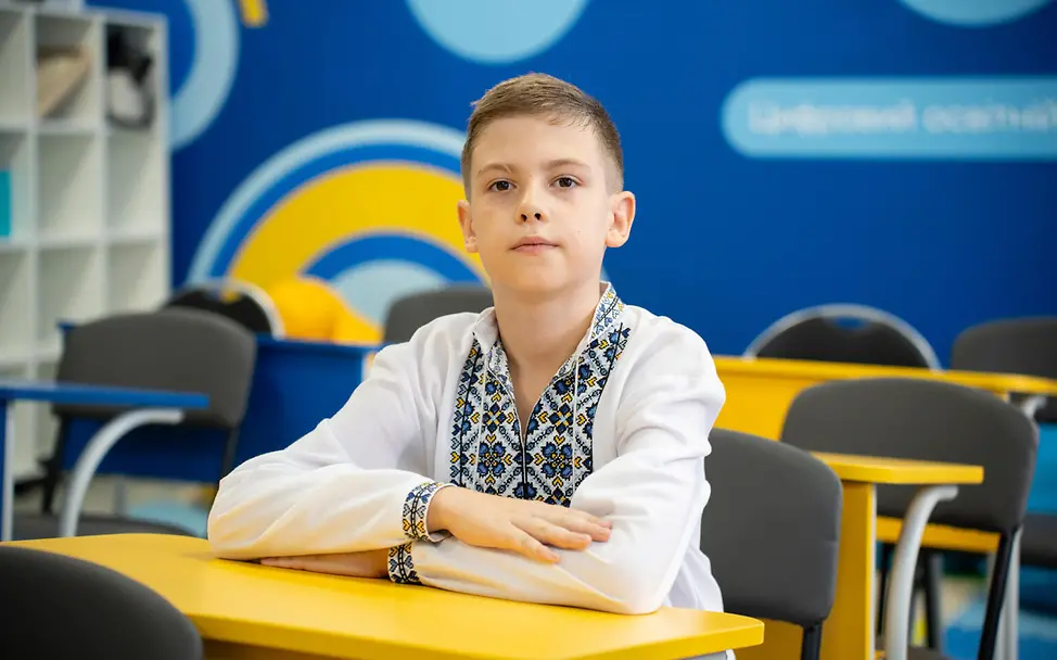 Roman (10) ist glücklich, dass er seine Freunde in der Schule wiedersehen kann. | © UNICEF/Osipov Roman (10) ist glücklich, dass er seine Freunde in der Schule wiedersehen kann.