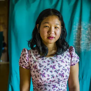 Tun Myar ist dank UNICEF nun selbst eine Vorreiterin in der Unterstützung von Kindern. | © UNICEF Myanmar/2026/Minzayar Oo Myanmar: Tun Myar geht es dank der Unterstützung von UNICEF besser.