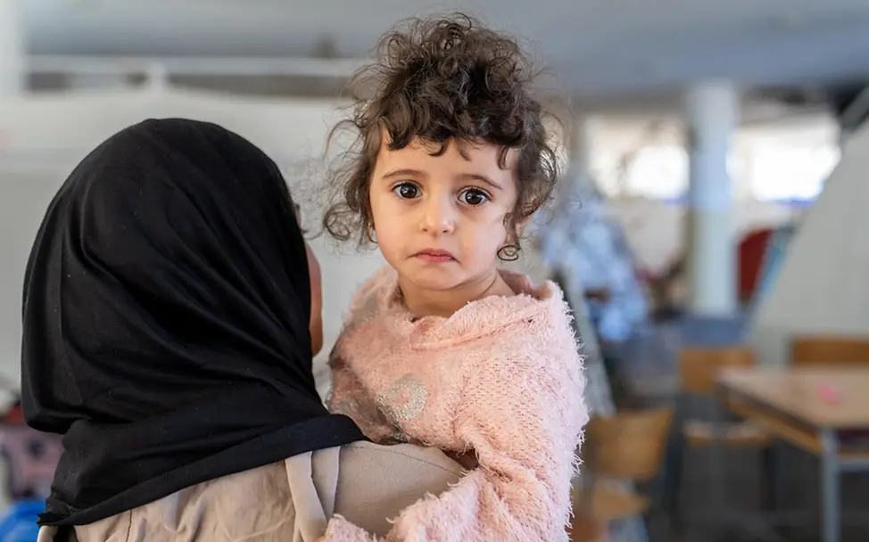 Auswirkungen des Konflikts im Nahen Osten: Fatima (2) musste fliehen. | © UNICEF/Choufany Auswirkungen des Konflikts im Nahen Osten: Fatima (2) musste fliehen.