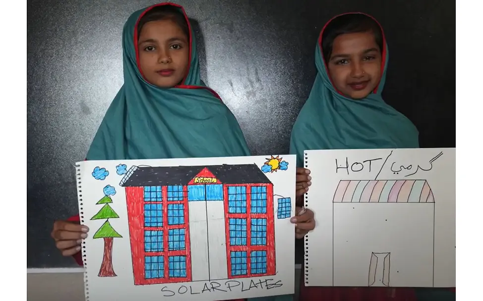 Die Kinder malen die Probleme des Klimawandels und ihre Lösungen in der Schule. | © UNICEF Gute Nachricht: Die Kinder malen die Probleme des Klimawandels und ihre Lösungen in der Schule.