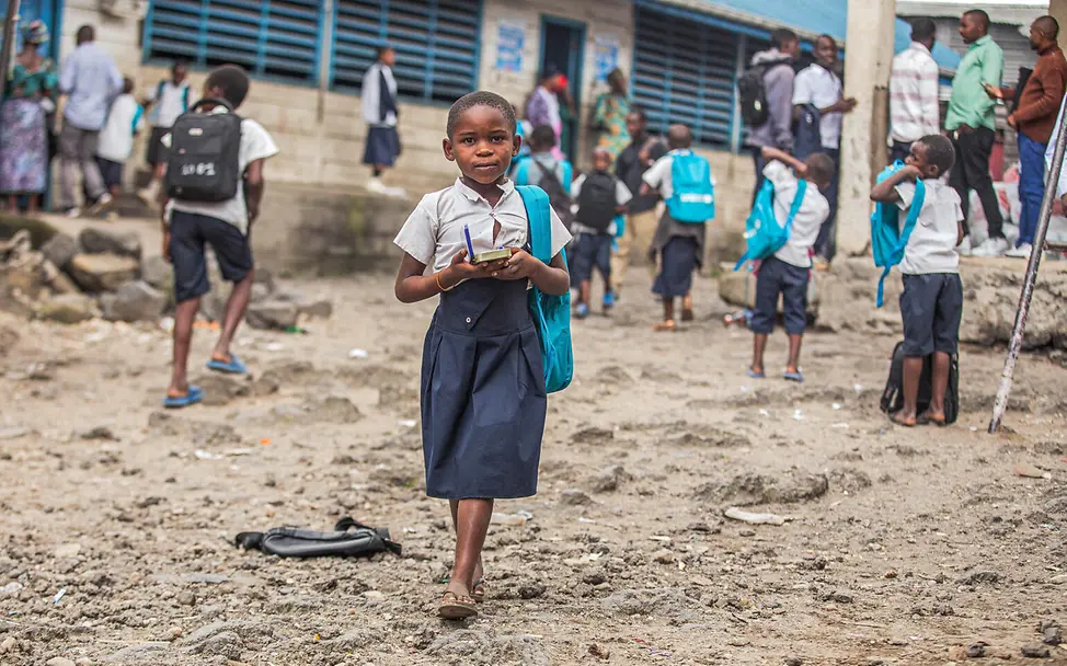 Davinas Schule hat mittlerweile wieder geöffnet. | © UNICEF/UNI786497/Ushindi Kinder im Ostkongo: Kinder auf einem Schulhof in Nord-Kivu