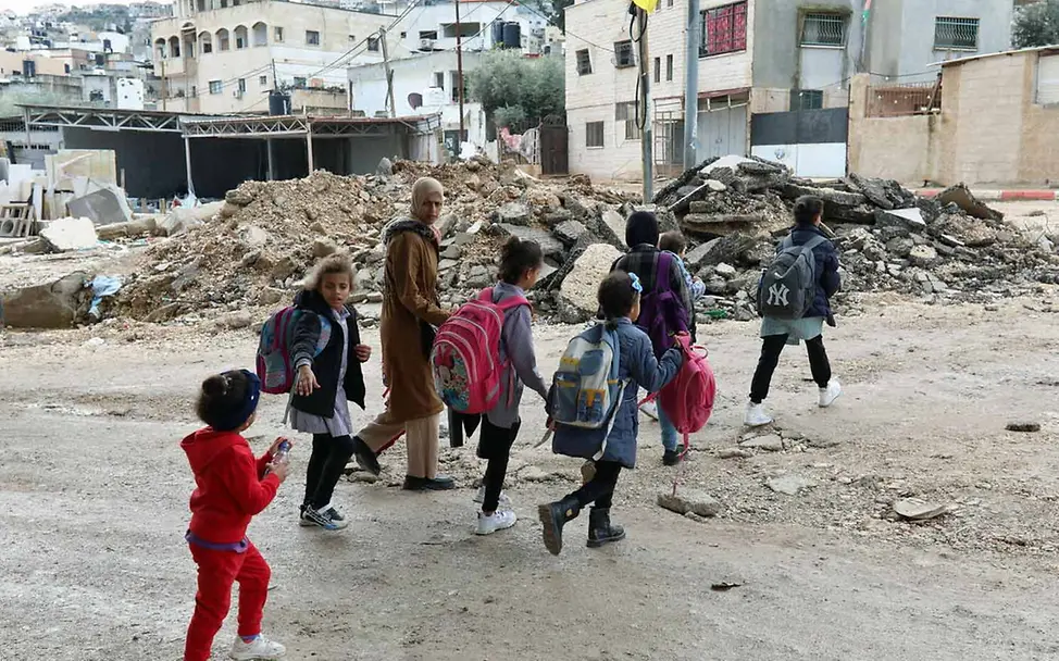 Kinder in Dschenin im Westjordanland auf dem Weg zur Schule | © UNICEF/Badarneh Aufwachsen im Westjordanland: Kinder in Dschenin im Westjordanland auf dem Weg zur Schule