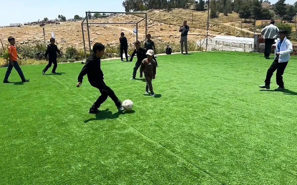 Palästinensische Kinder in Hebron spielen Fußball | © UNICEF/SoP/2026 Aufwachsen im Westjordanland: Palästinensische Kinder in Hebron spielen Fußball.