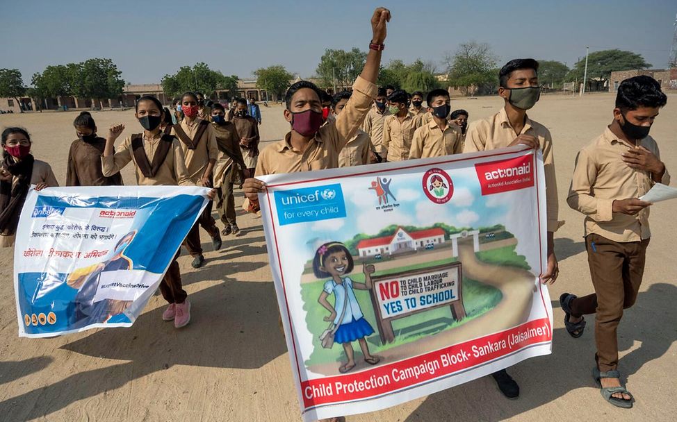 Kinderarbeit in Indien: Schülerinnen und Schüler demonstrieren gegen Kinderarbeit und für ihre Rechte. 